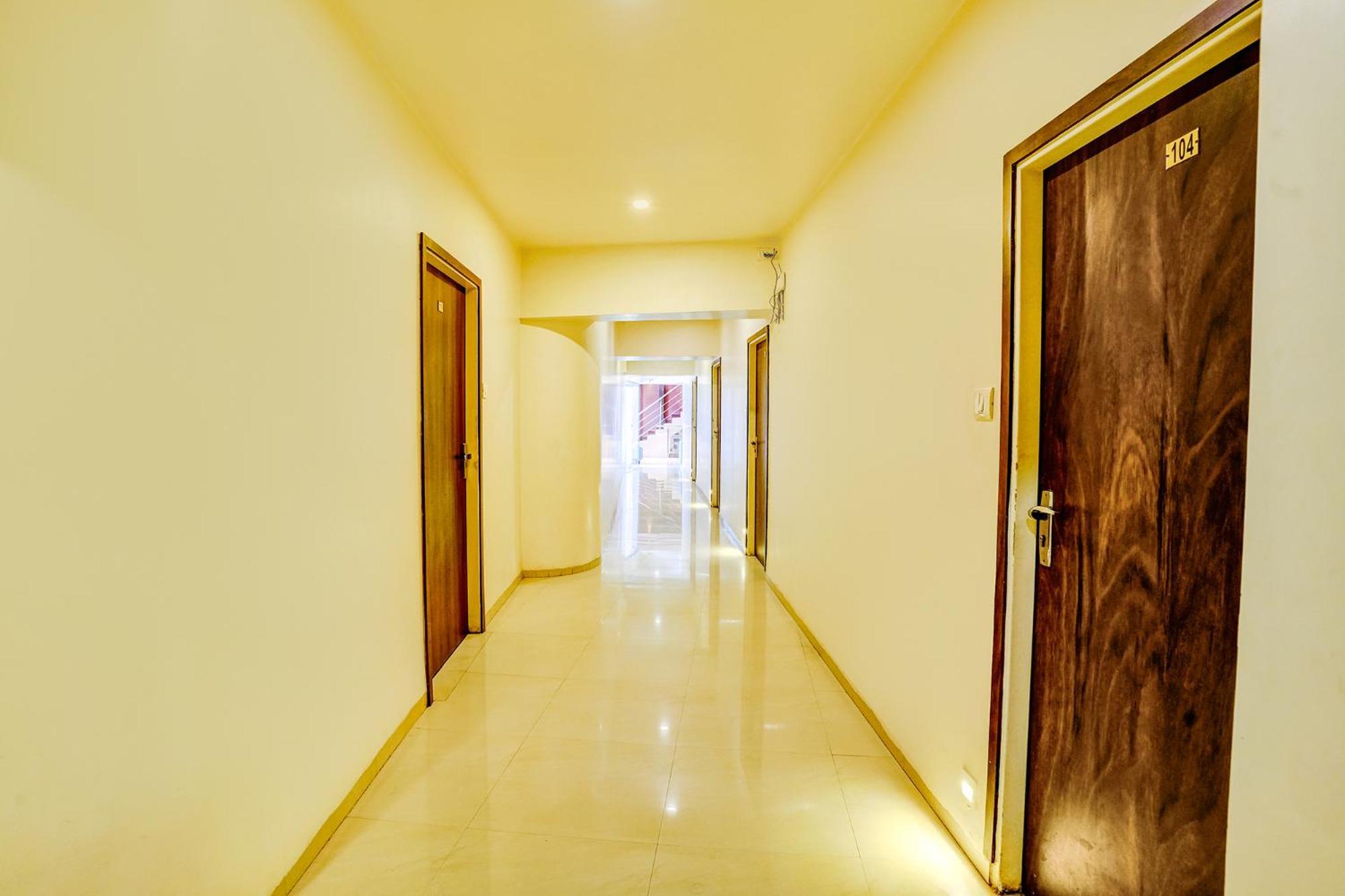 Hotel Naivedhya By Kwality Inn Тхане Экстерьер фото
