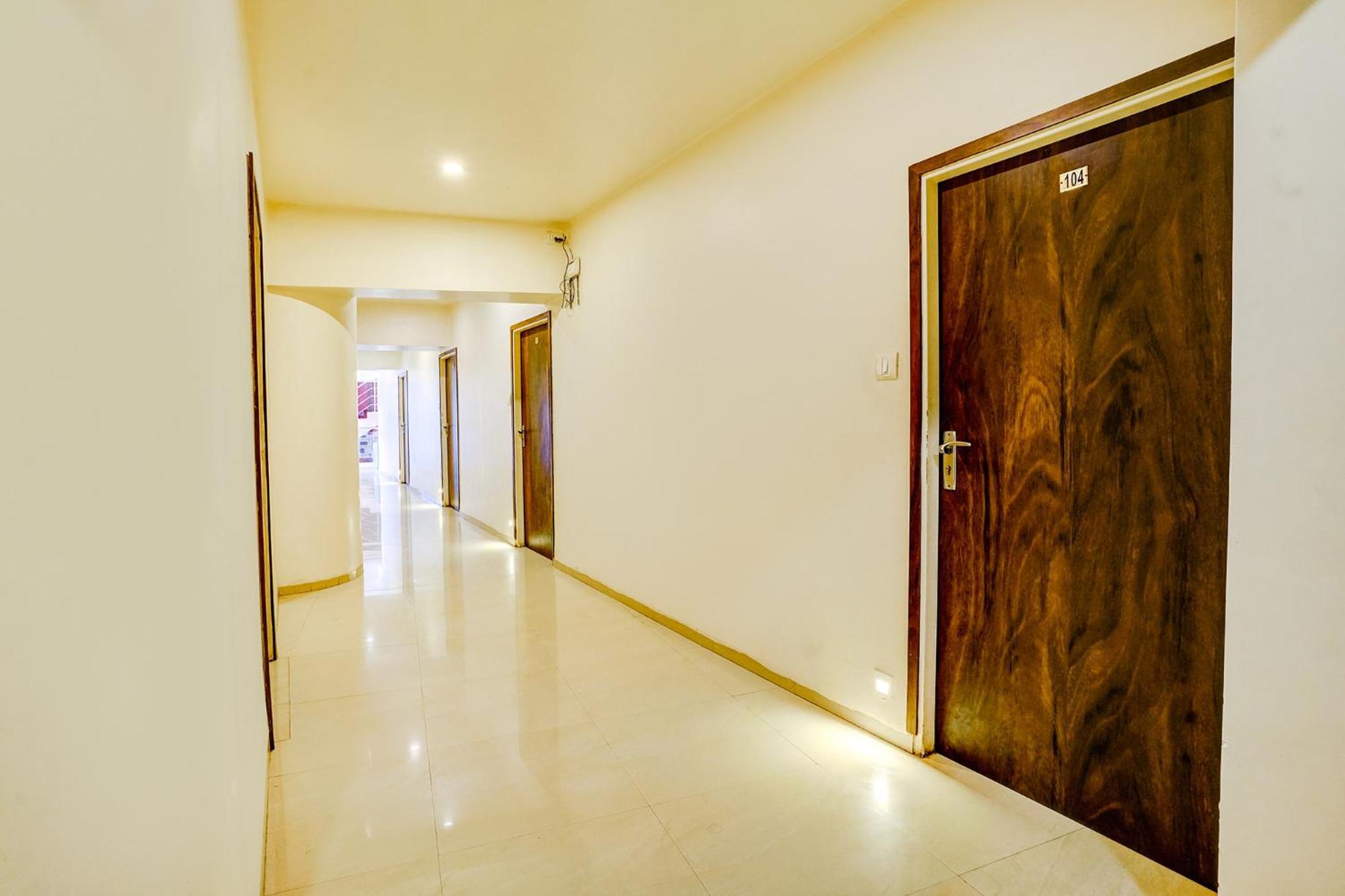 Hotel Naivedhya By Kwality Inn Тхане Экстерьер фото
