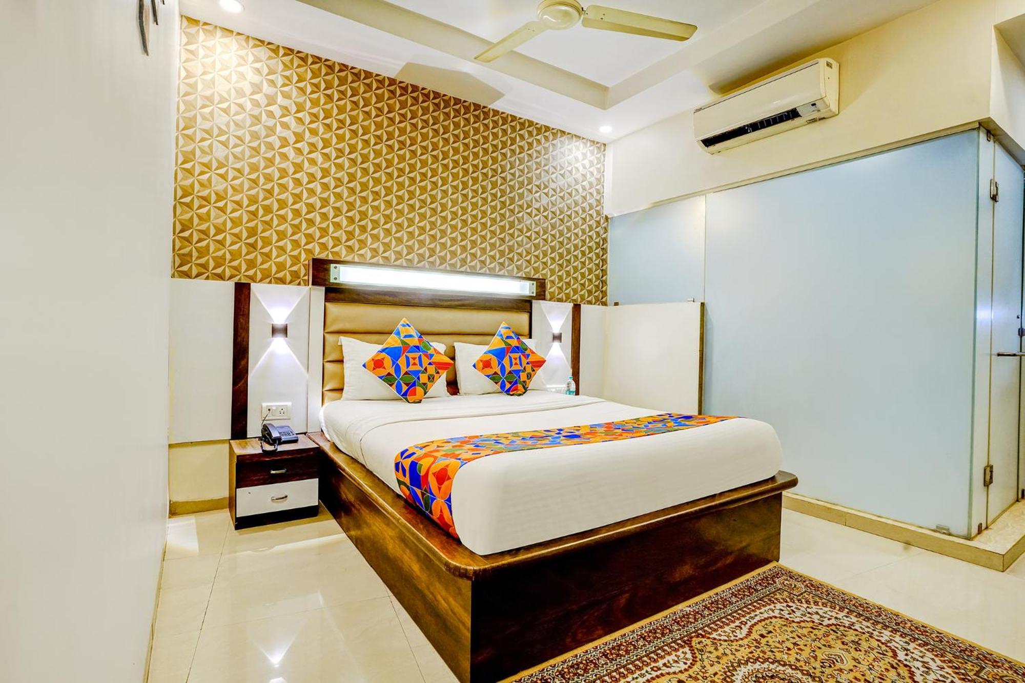 Hotel Naivedhya By Kwality Inn Тхане Экстерьер фото